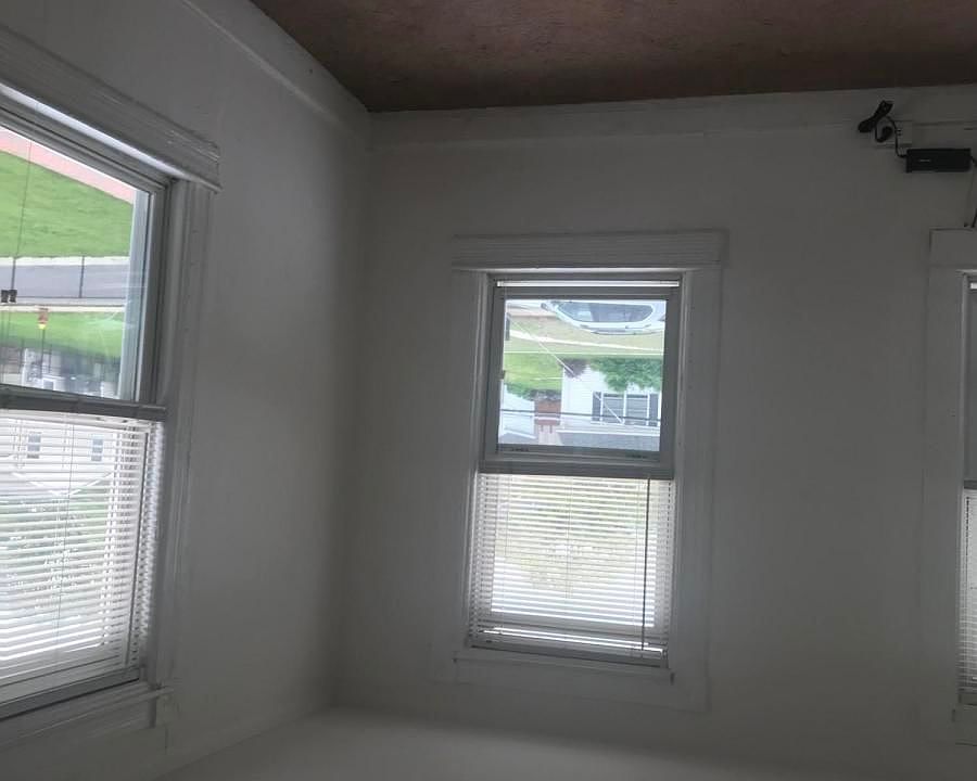 2nd image of 49 Maple Ave APT 4