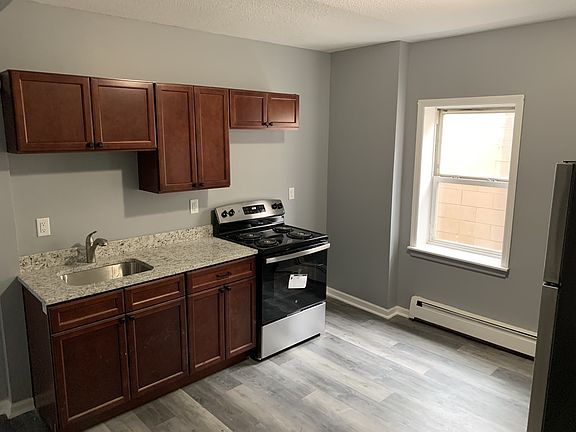 3rd image of 700 Park St APT 1