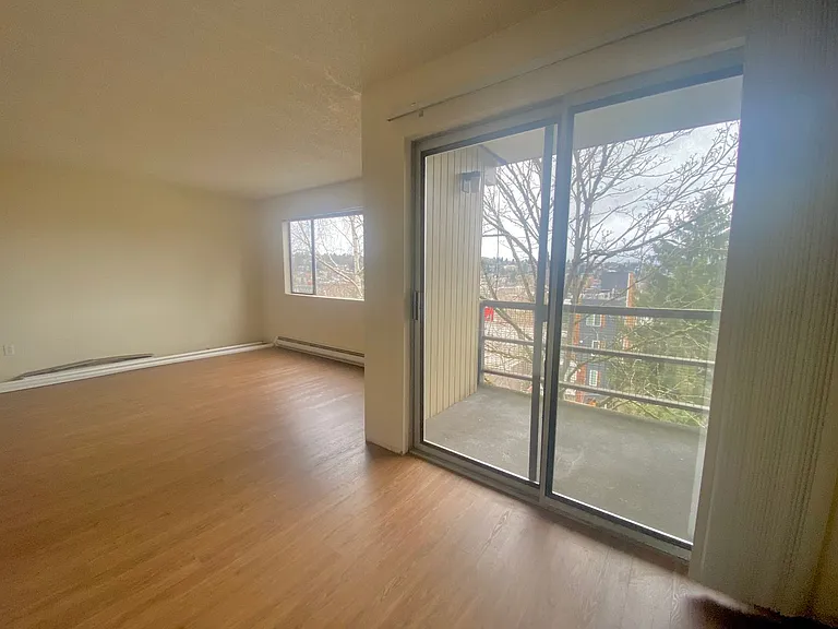 3626 Fremont Ln N — Photo 6
