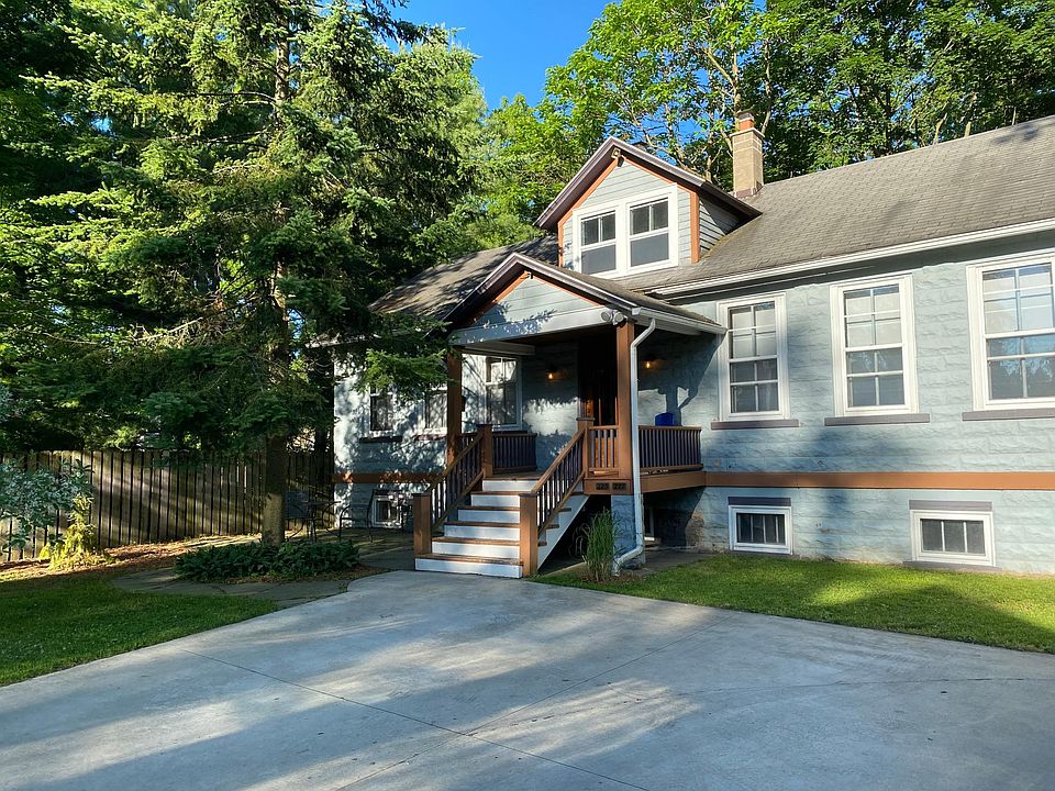 1st image of 227 Woodward Ave