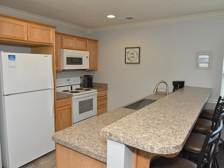 1825 Wichman Ln — Photo 11