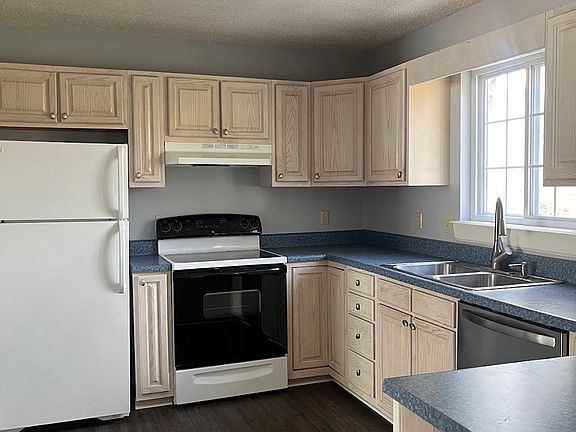 3rd image of 290 Shenandoah Dr #2