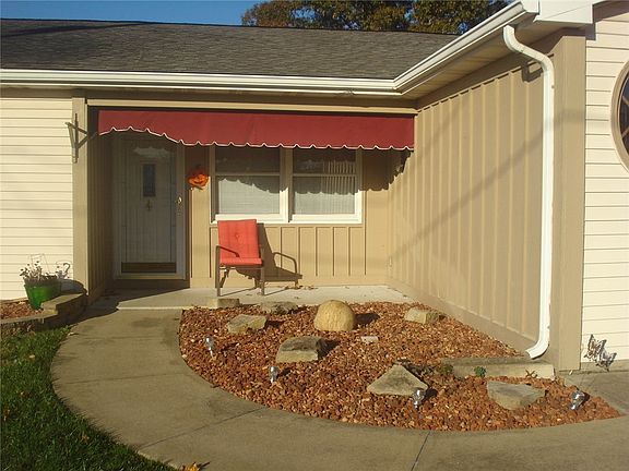 3rd image of 215 Mahony Ave