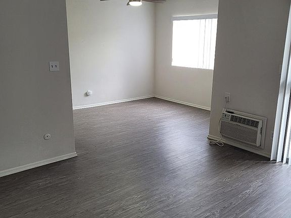 3rd image of 11922 Kling St #204