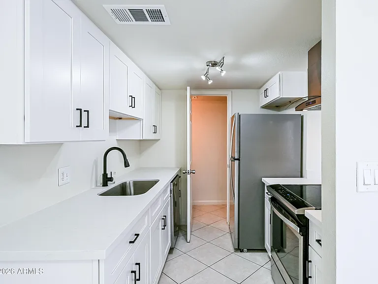 1237 E Lawrence Ln — Photo 10