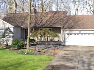 417 Spring Grove Dr, Tallmadge, OH 44278