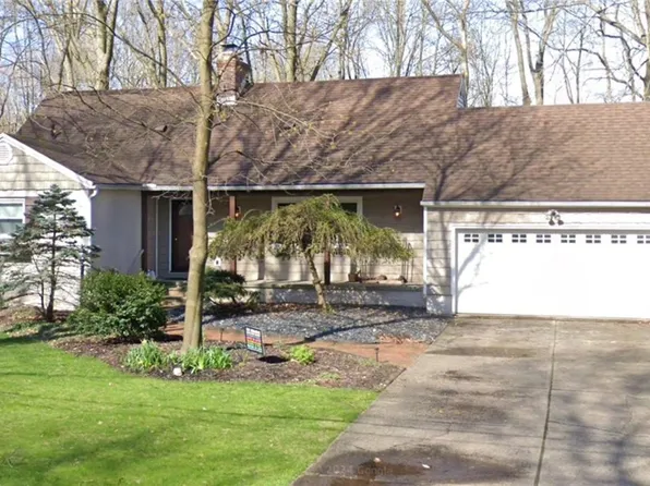 417 Spring Grove Dr, Tallmadge, OH 44278