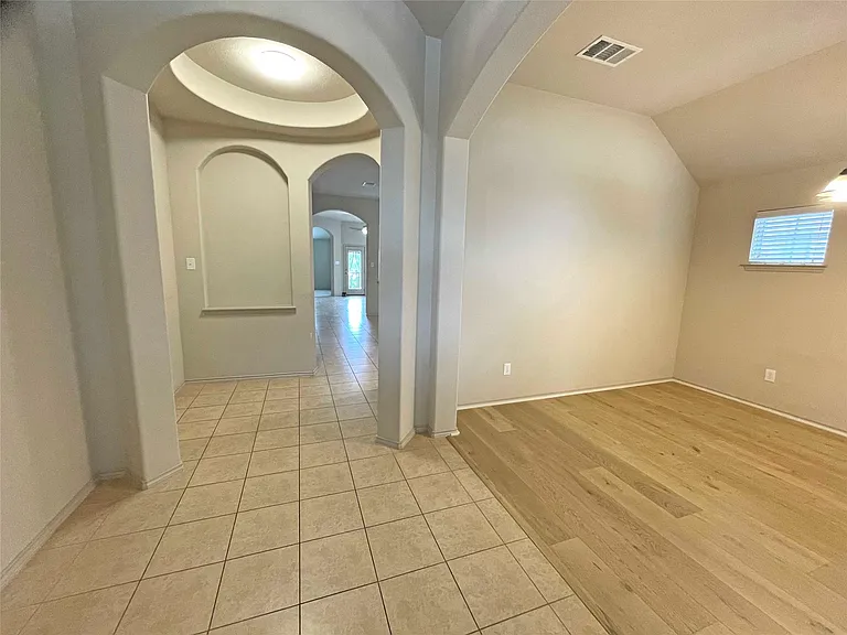 524 Cameron Cv — Photo 5