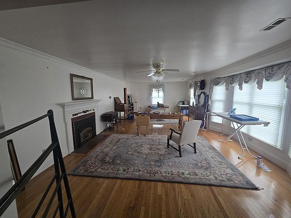 4th image of 680 Park Ln