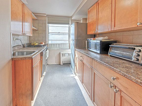 2nd image of 225 E 46th St APT 10H
