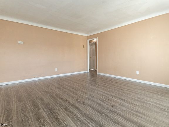 5th image of 1255 Eastwood Ave