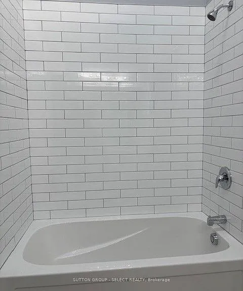 1183 Oxford St W — Photo 12