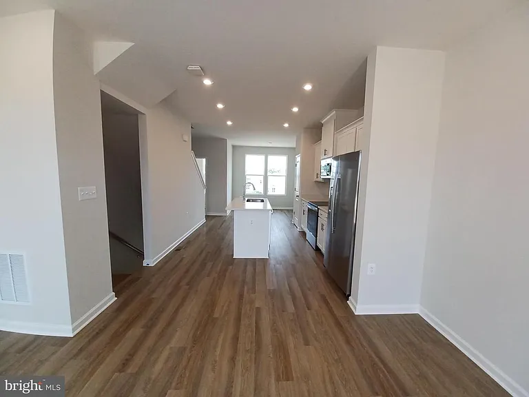 182 Coolidge Ave — Photo 4