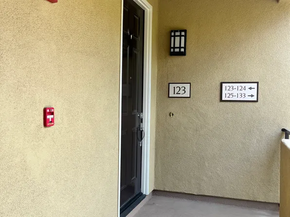 291 Riverdale Ct APT 123, Camarillo, CA 93012