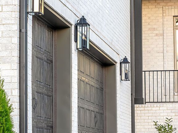 3rd image of 381 Broughton St Lot 300