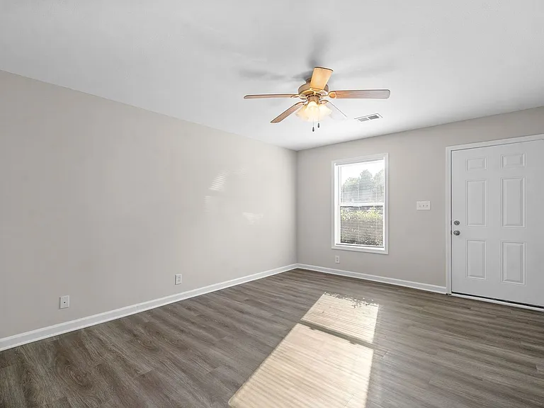 2 Bedroom Pet Friendly Townhome For Rent in Sango! — Photo 27