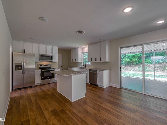 5th image of 133 Hermitage Dr