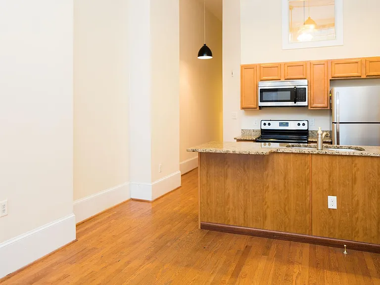323 W Broad St #7 — Photo 5
