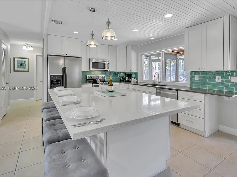 222 SE 11th Ct — Photo 7