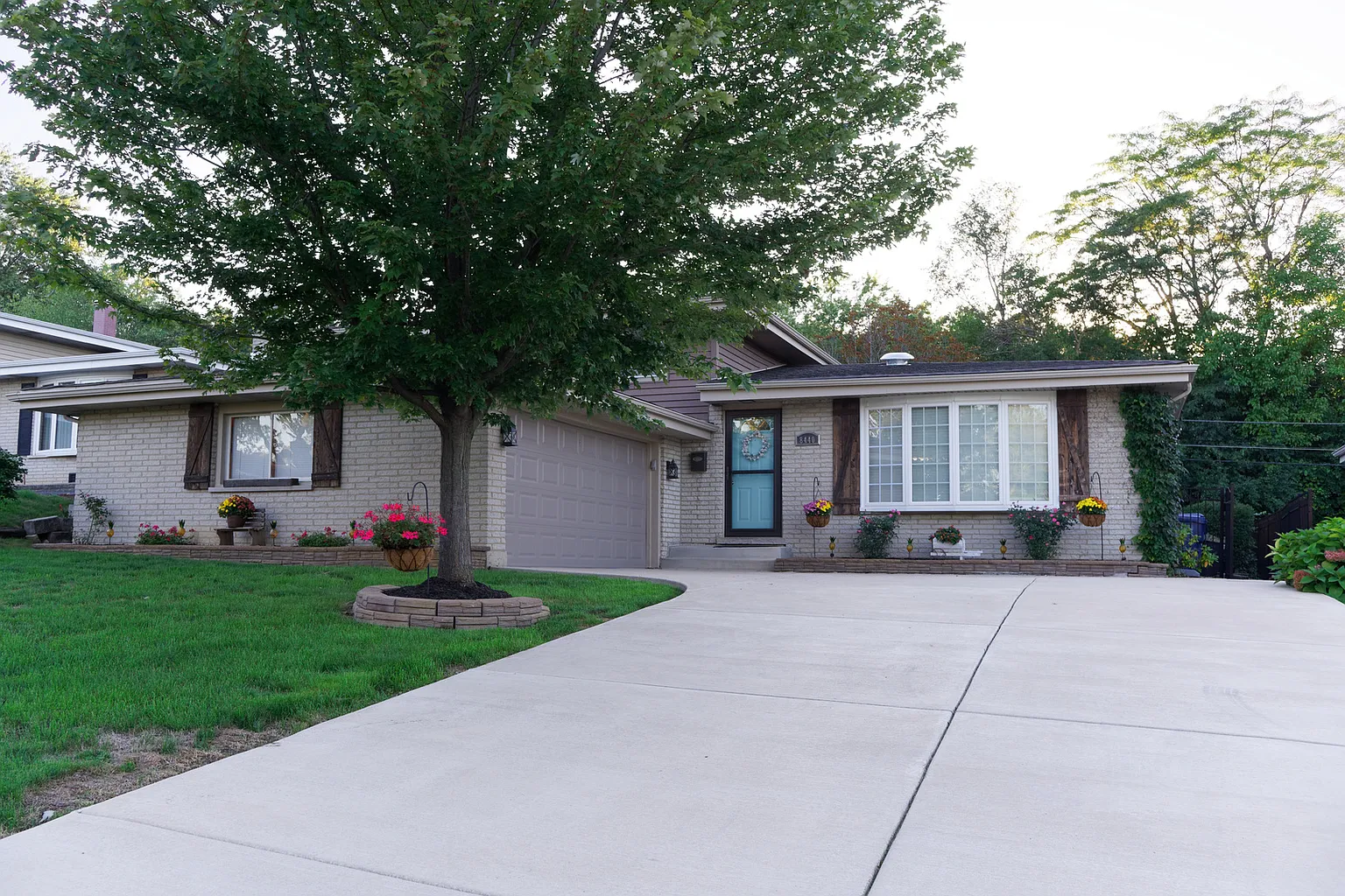8440 Forest Dr photo 1