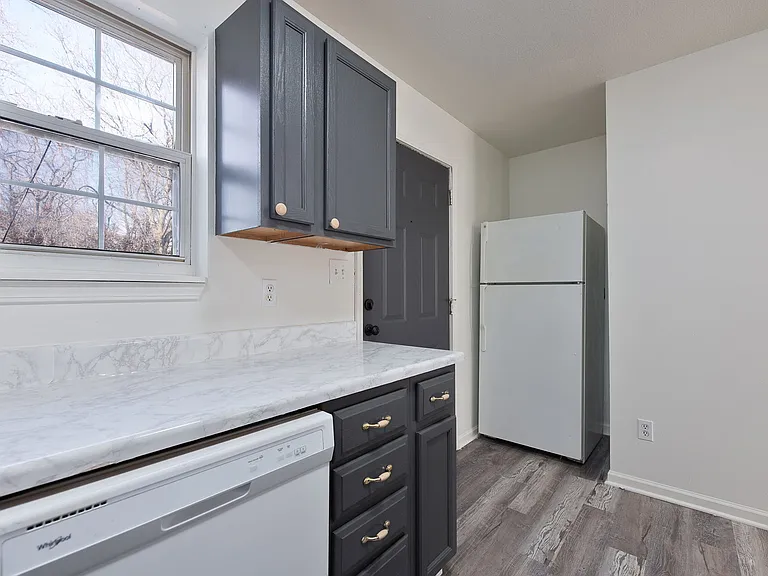 321 W South Ave — Photo 7