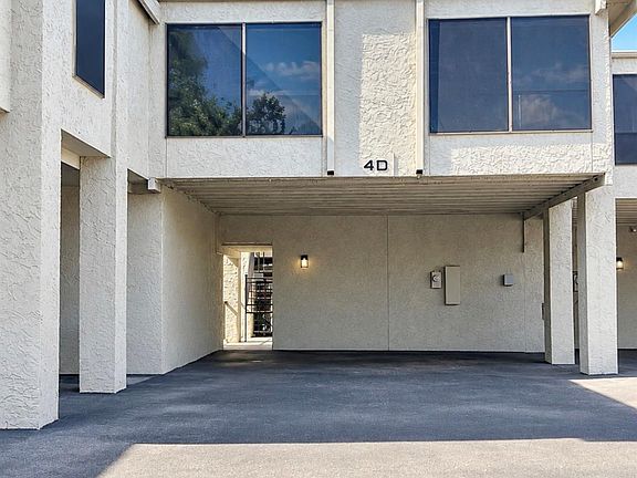 5th image of 5802 Circulo Dr #4D