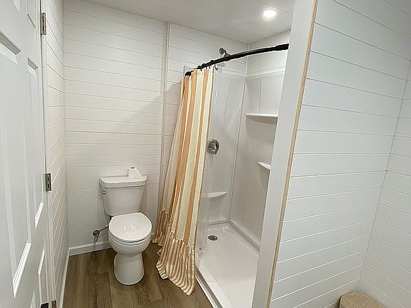 5th image of 805 N Court St