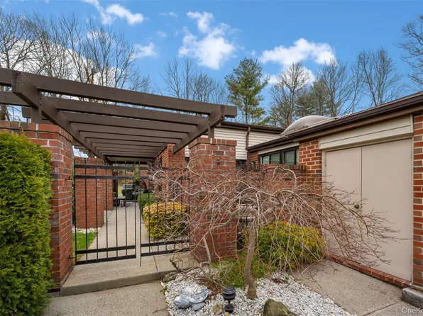 86 Dove Hill Drive, Manhasset, NY 11030