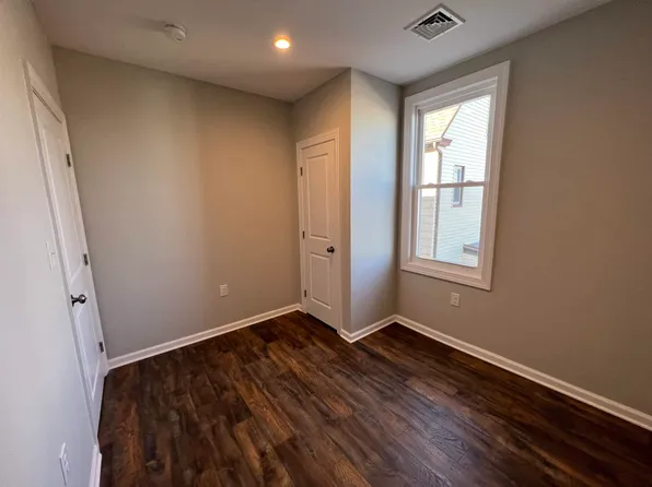 440 Avenue East image 5 of 12