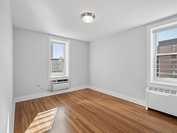4th image of 20-33 Seagirt Blvd #3D