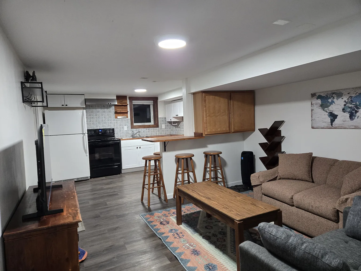 1404 S Grand Ave — Photo 1