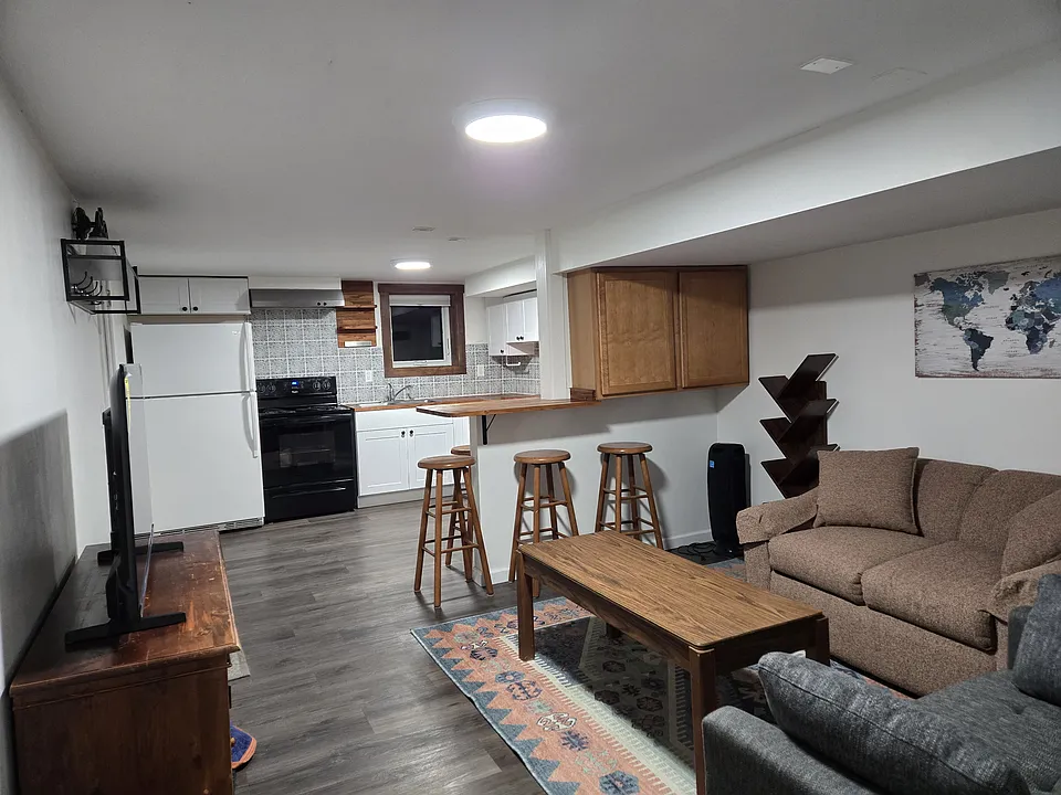 1404 S Grand Ave #B