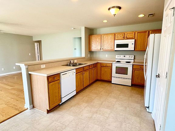 4th image of 420 Hillsborough Dr