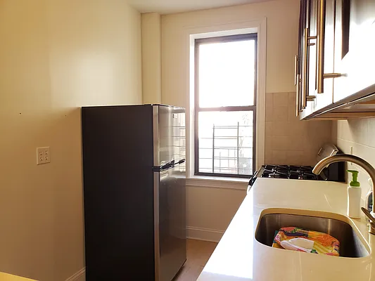 Rented by Zuz Realty | media 9