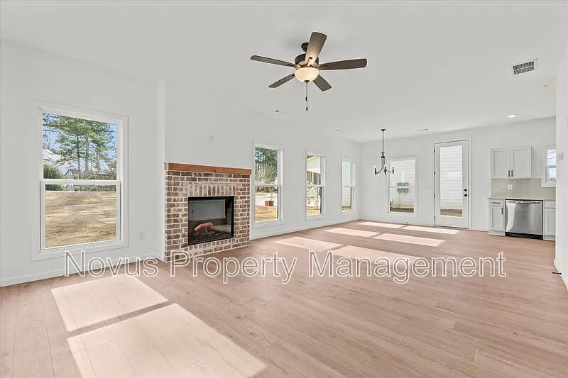 3 bed, 2.5 bath, $1,995 — Photo 3