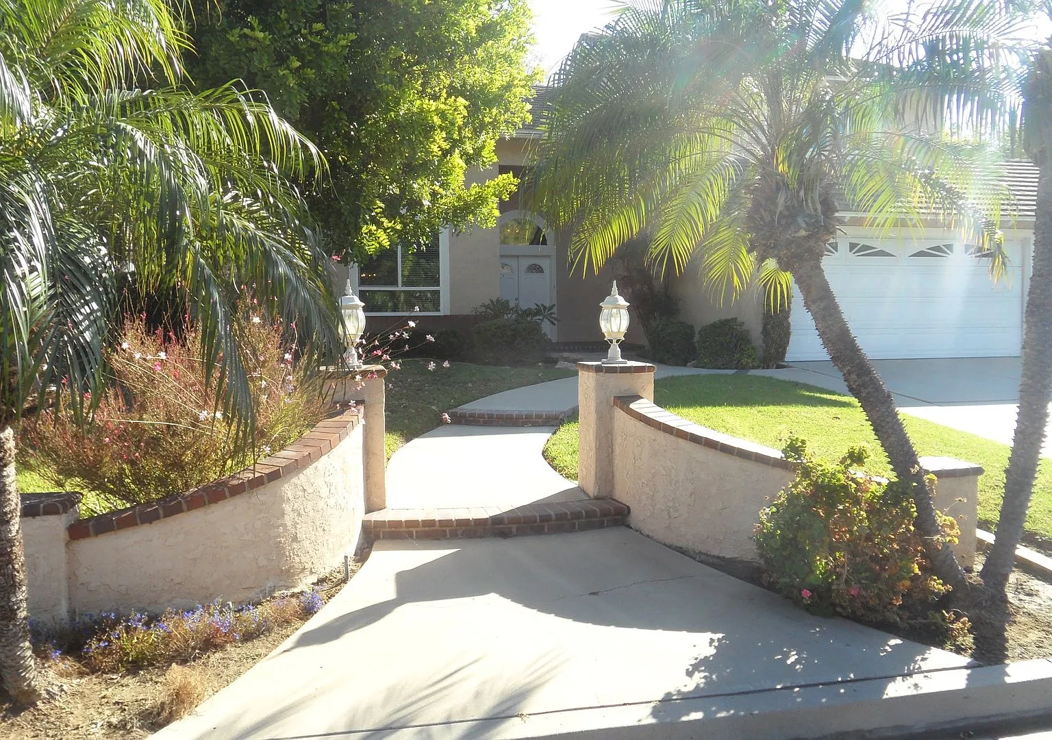 2 Story Cul-De-Sac 4 BD 3 BA 3 Car Garage — Photo 2