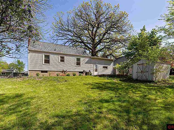 3rd image of 109 Washington St