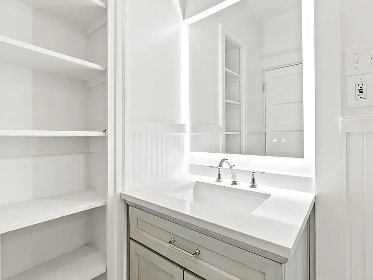 4905 Lee Ave — Photo 10
