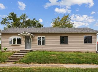 706 S 3rd St, Montezuma, IA 50171