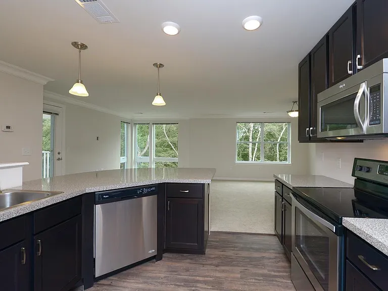 210 Highland Corporate Dr — Photo 3