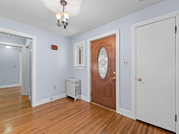 4th image of 415 Elm Ave