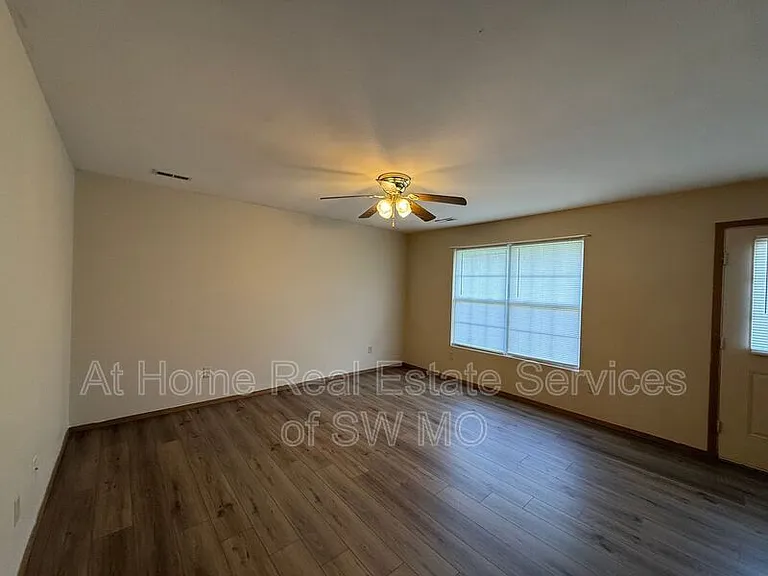 1132 S Clifton Ave — Photo 5