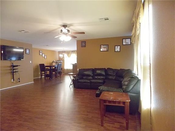 5th image of 319 Almquist St