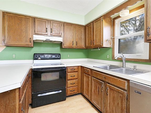 4th image of 421 Hillcrest Dr