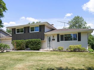 6891 Chestnut St, Hanover Park, IL 60133