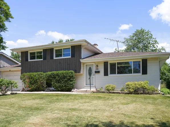 6891 Chestnut St, Hanover Park, IL 60133