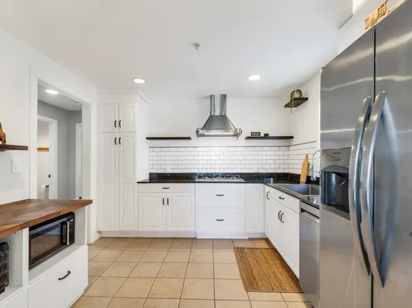 15 Legend Hills Drive image 13 of 28