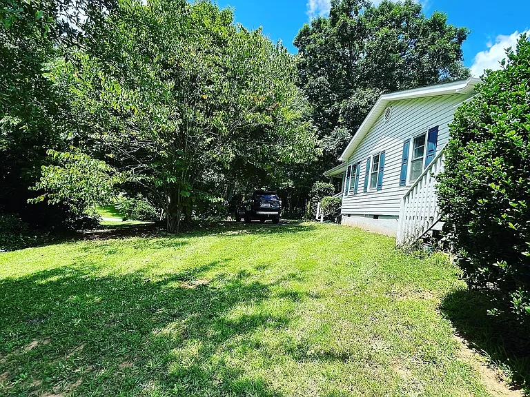 440 Cothran Creek Rd — Photo 2