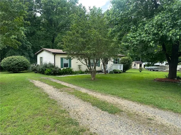 3768 Hillcroft Ln, Walkertown, NC 27051