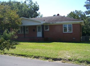 635 Sanders St, Clinton, NC 28328